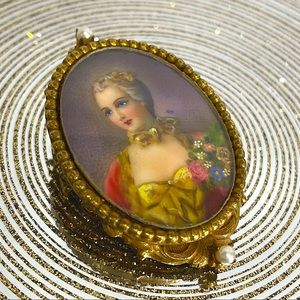 Vintage Original by Robert Portrait Cameo Brooch